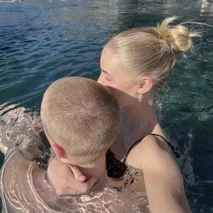 美女少妇被扣高潮视频
